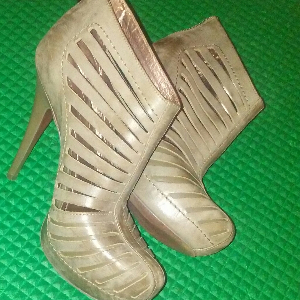 BCBG Taupe Leather Platform Heels